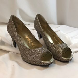 Bandolino Mylah Open Toe Gold Heels Size 7.5 M